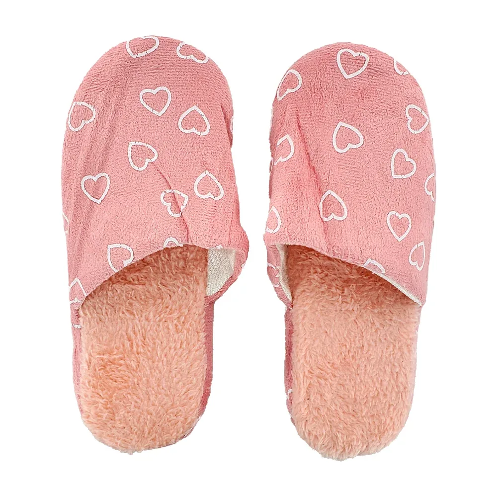 Par de pantuflas afelpadas con suelas de goma diseño de figuras de corazón blancas, variedad de colores y tallas / dv6211