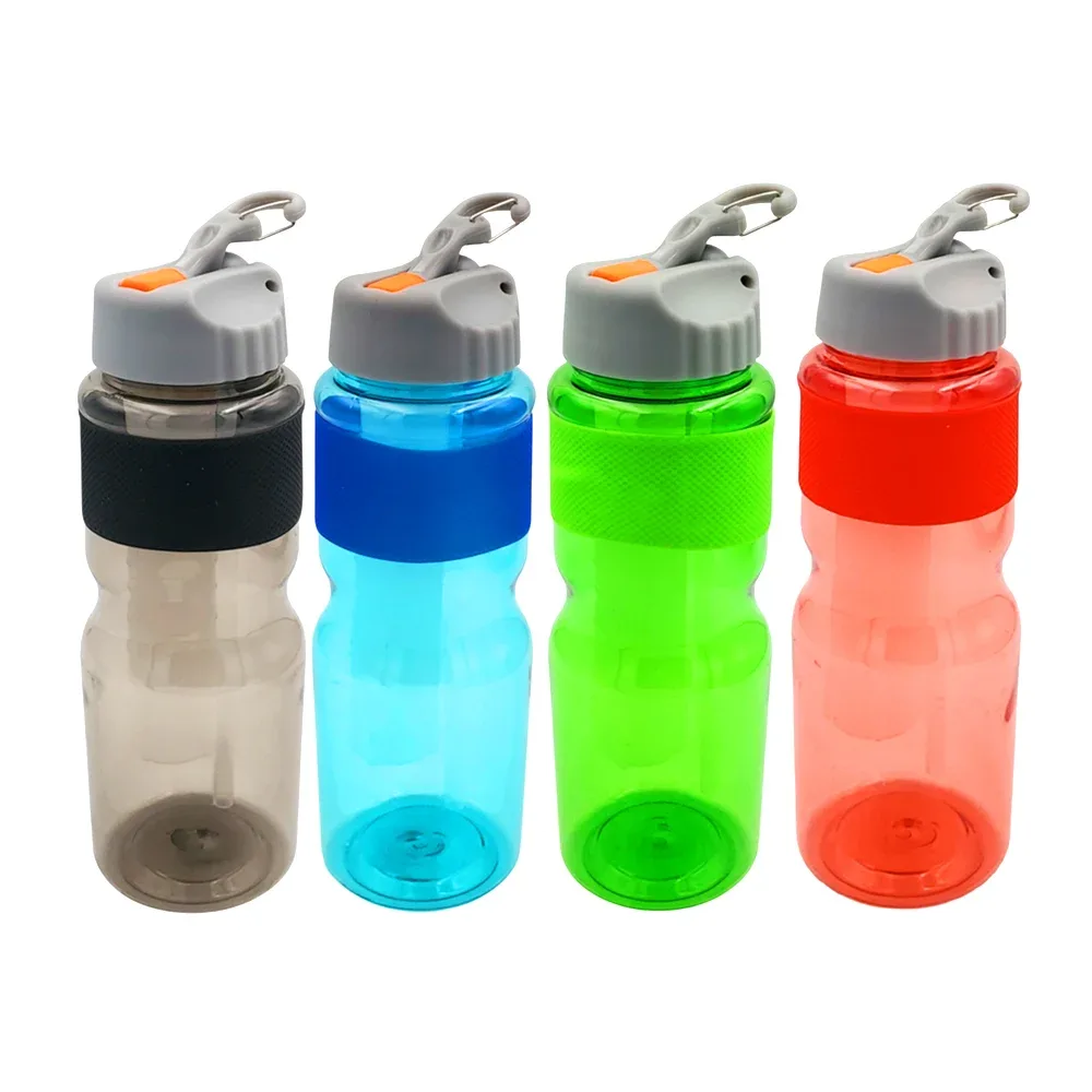 1pza Botella de plástico bicolor, con agarradera de plástico, tapa con popote y gancho para colgar, variedad de colores / vdp5315 / mulasom