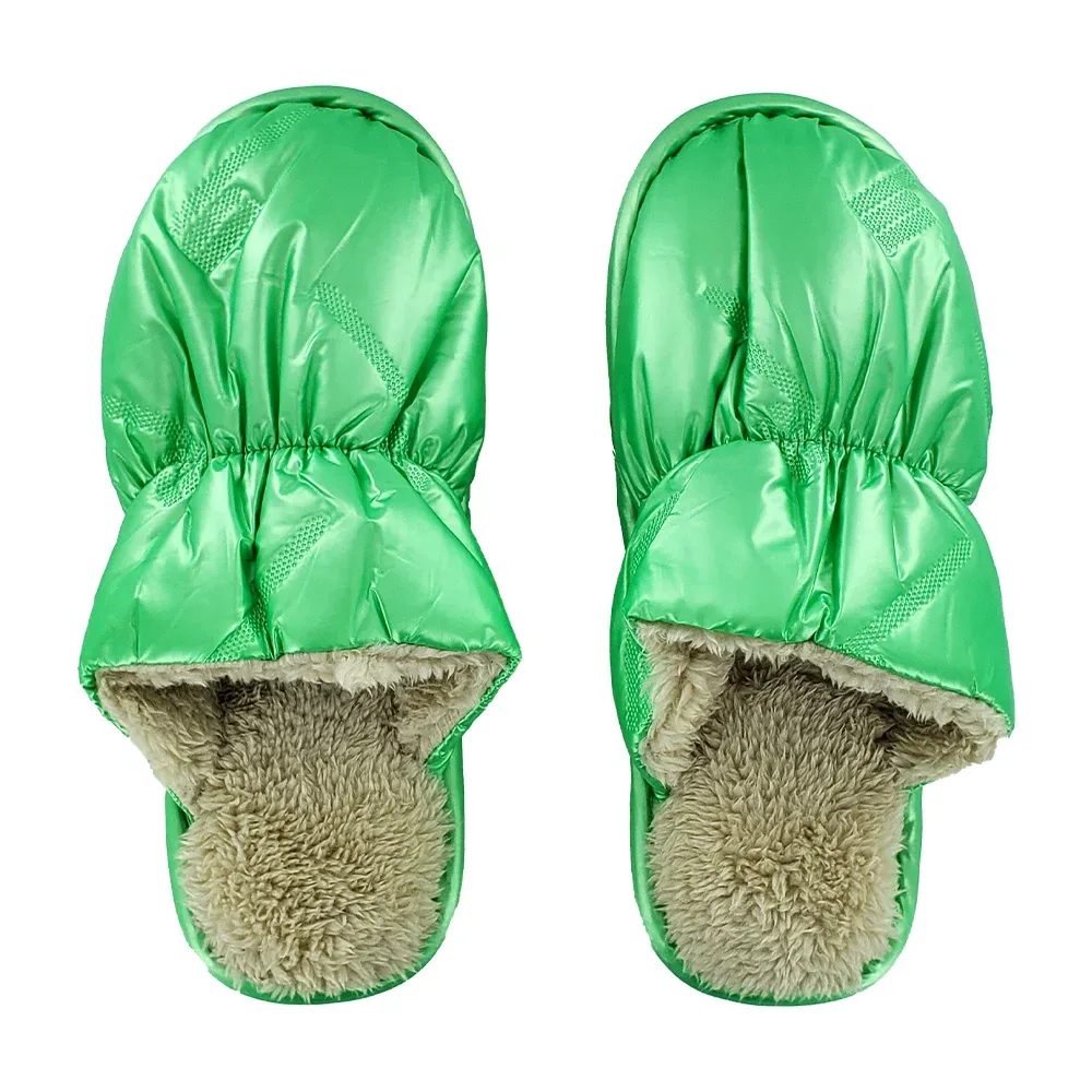 Par de pantuflas con suela de goma, exterior con textura de color metálico e interior afelpado, variedad de colores y tallas / 32-94-1