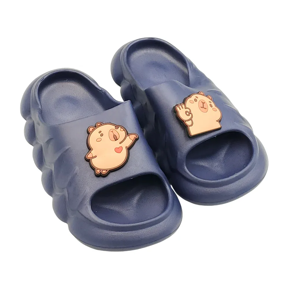 Par de sandalias de metedera infantil con diseño de capibara, variedad de tallas